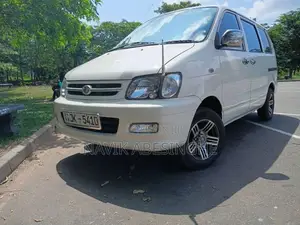 Toyota Noah 1999 Van (Used)