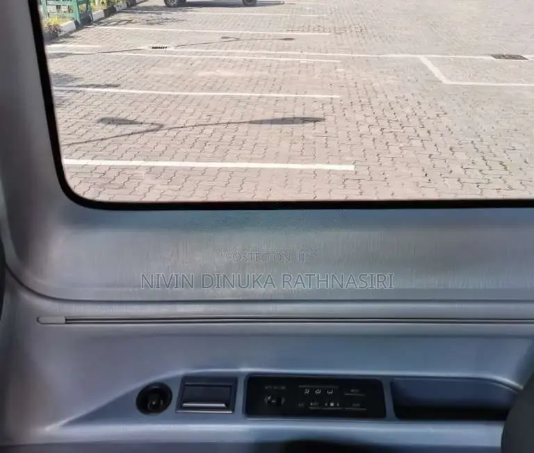 Toyota Noah 2006 Van (Used)