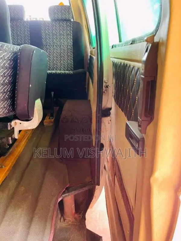 Toyota HIACE 1983 Van (Used)