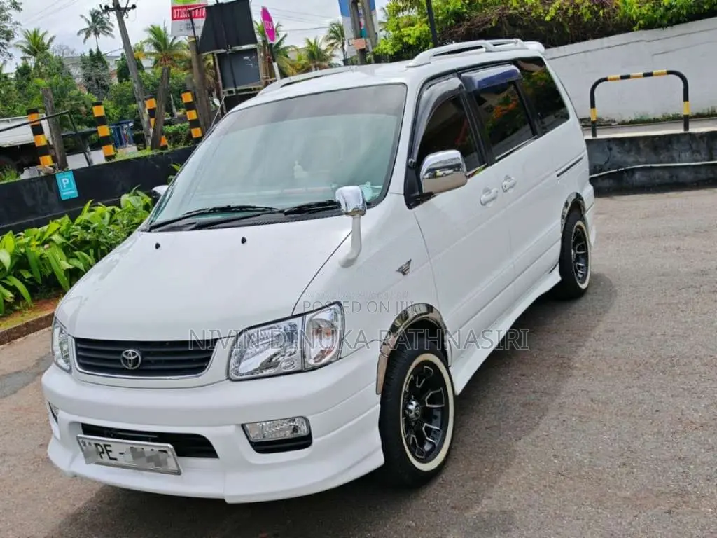 Toyota Noah 2006 Van (Used)