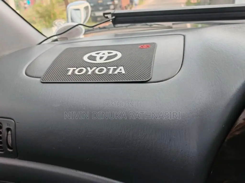 Toyota Noah 2006 Van (Used)