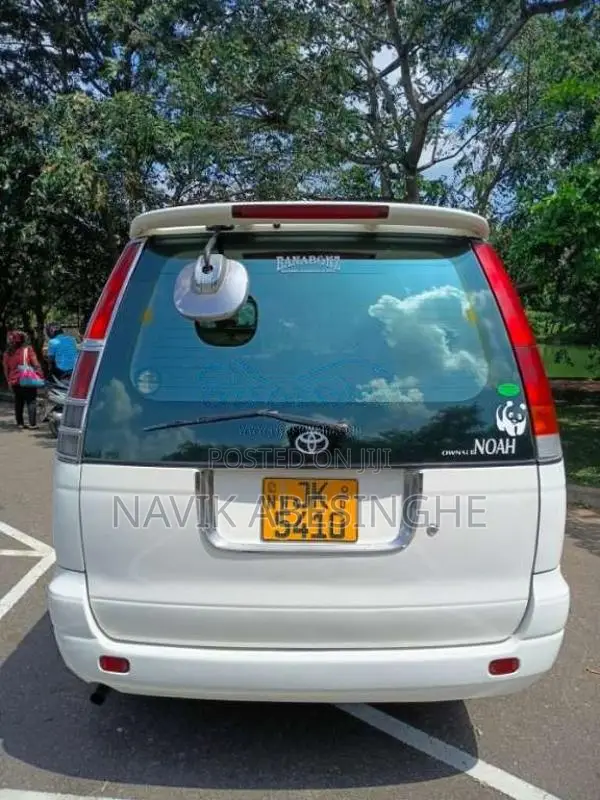 Toyota Noah 1999 Van (Used)