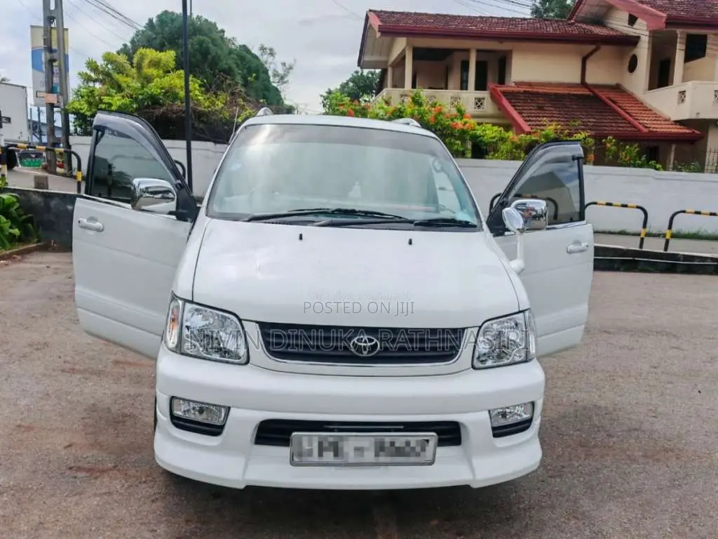 Toyota Noah 2006 Van (Used)