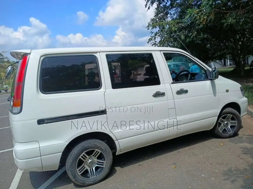 Toyota Noah 1999 Van (Used)