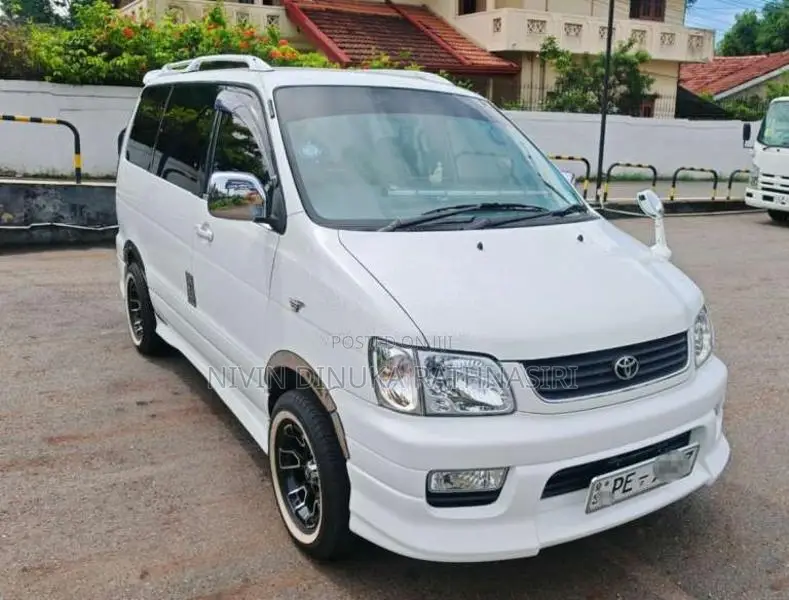 Toyota Noah 2006 Van (Used)