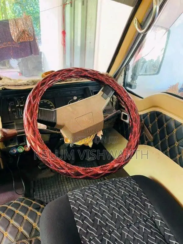 Toyota HIACE 1983 Van (Used)