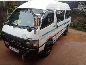 Toyota Dolphin 1998 Van (Used)
