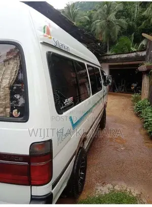 Toyota Dolphin 1998 Van (Used)