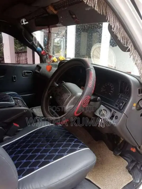 Toyota Dolphin 1998 Van (Used)