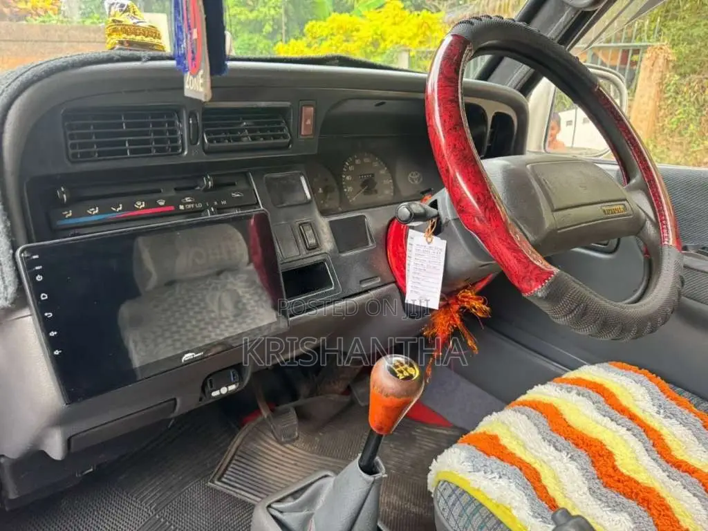 Toyota Dolphin 1996 Van (Used)