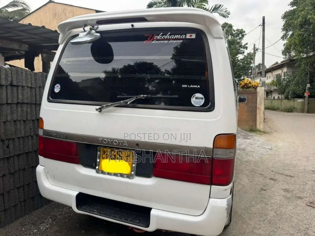 Toyota Dolphin 1996 Van (Used)