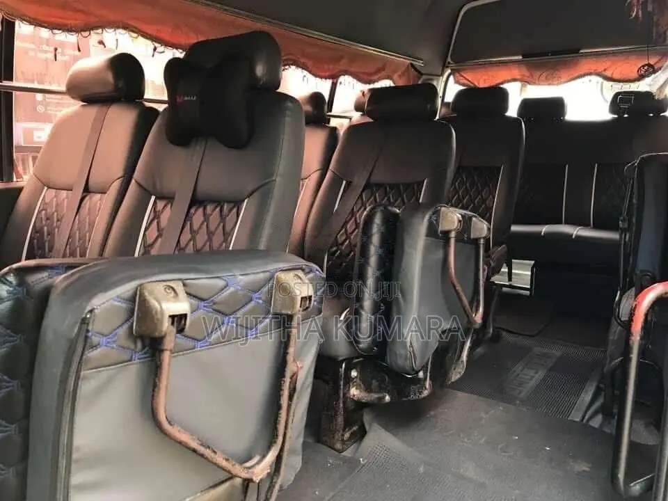 Toyota Dolphin 1998 Van (Used)