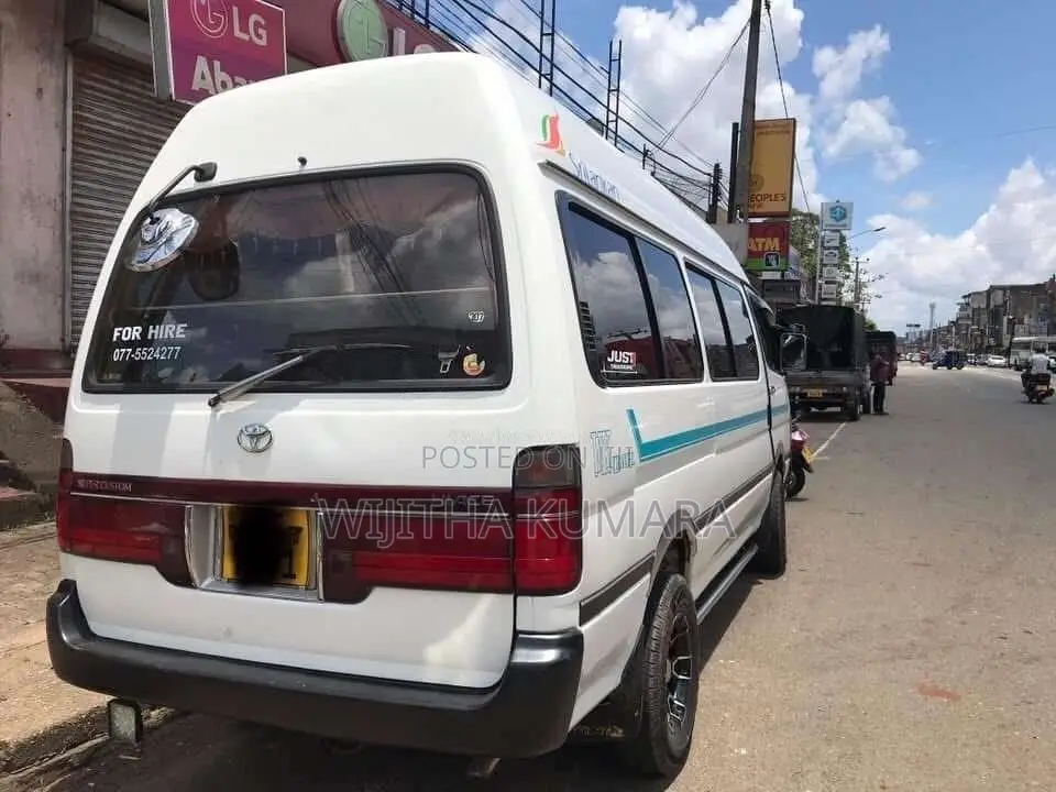 Toyota Dolphin 1998 Van (Used)