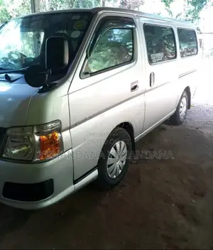 Nissan E25 2008 Van (Used)