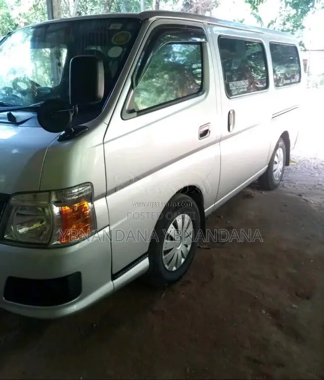 Nissan E25 2008 Van (Used)