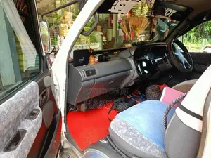 Toyota Dolphin 1999 Van (Used)