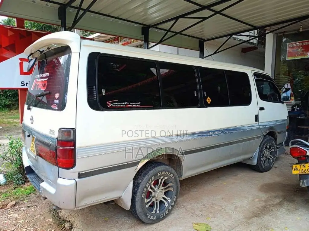 Toyota Dolphin 1999 Van (Used)