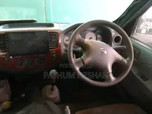 Nissan E25 High Roof 2003 Van (Used)