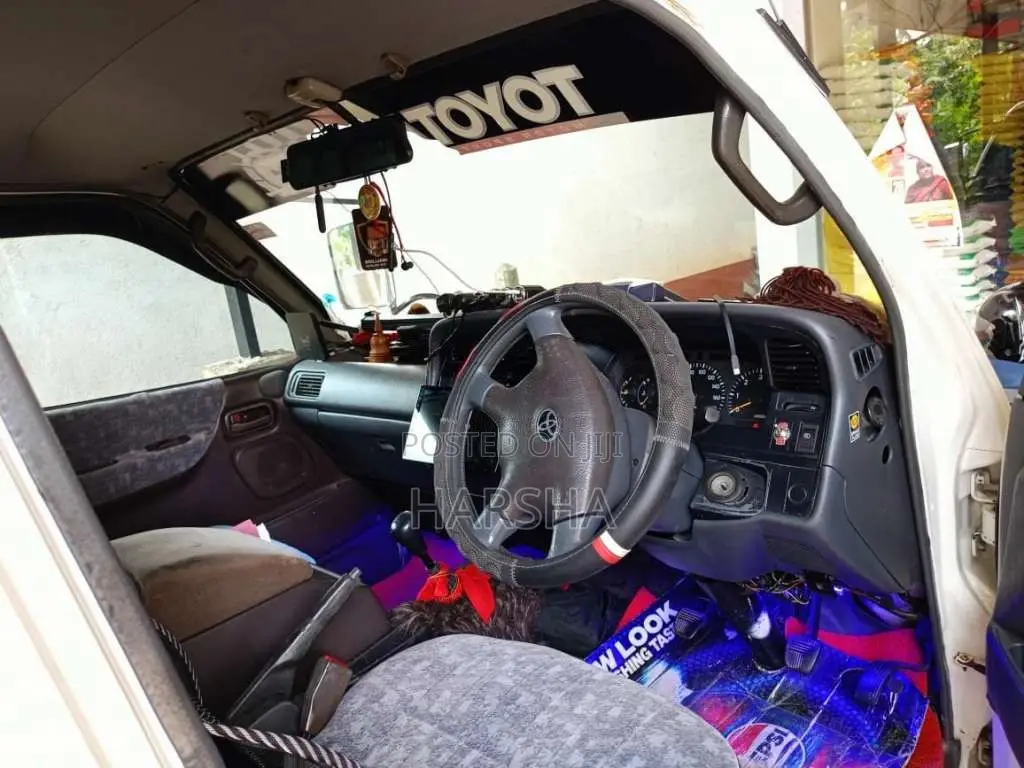 Toyota Dolphin 1999 Van (Used)