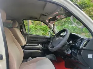 Toyota KDH 2014 Van (Used)