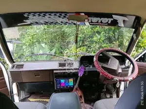 Toyota HIACE 1987 Van (Used)