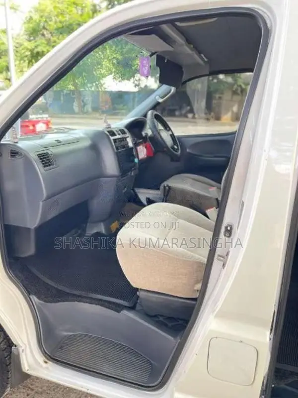 Toyota Granvia 2008 Van (Used)