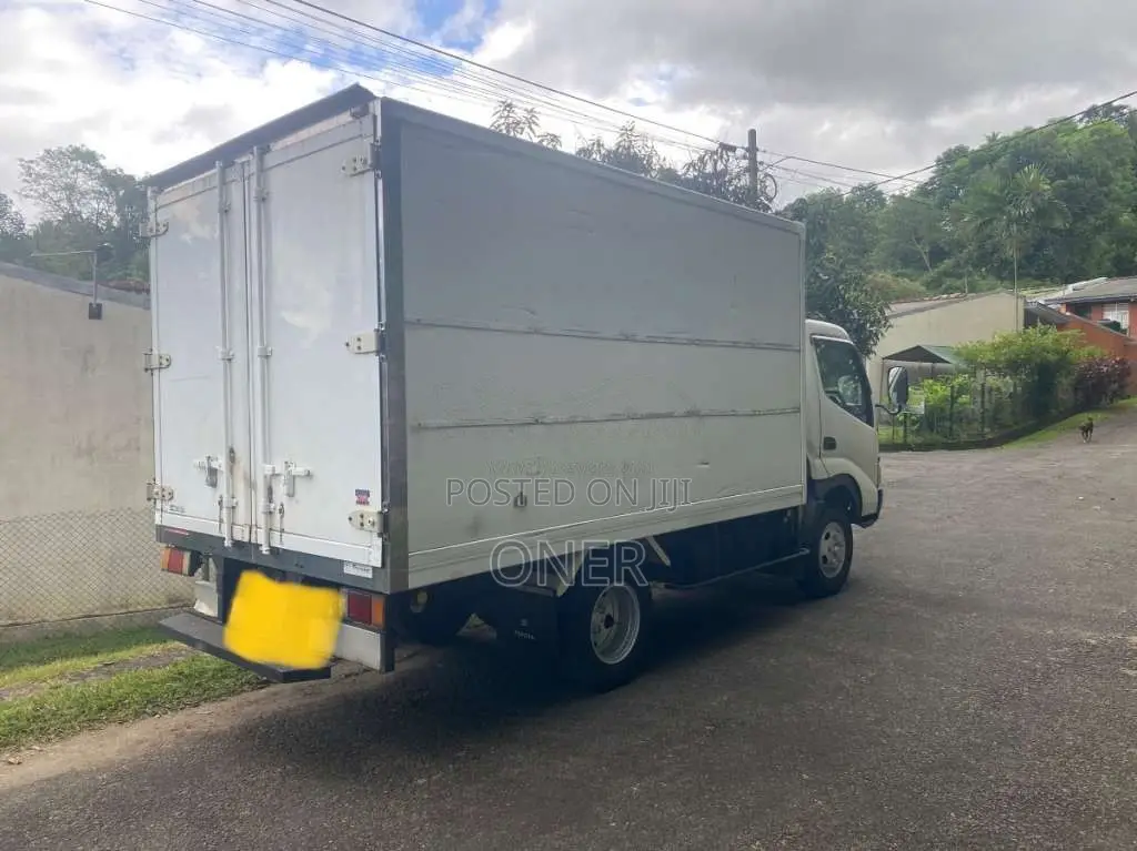 Toyota Hino 2006 Lorry (Used)