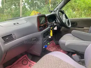 Toyota Noah 2001 Van (Used)