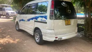 Toyota Noah 2001 Van (Used)