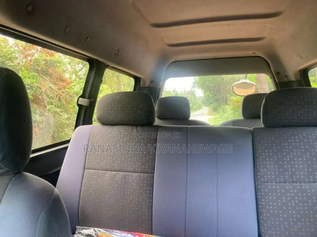 Toyota Noah 2001 Van (Used)