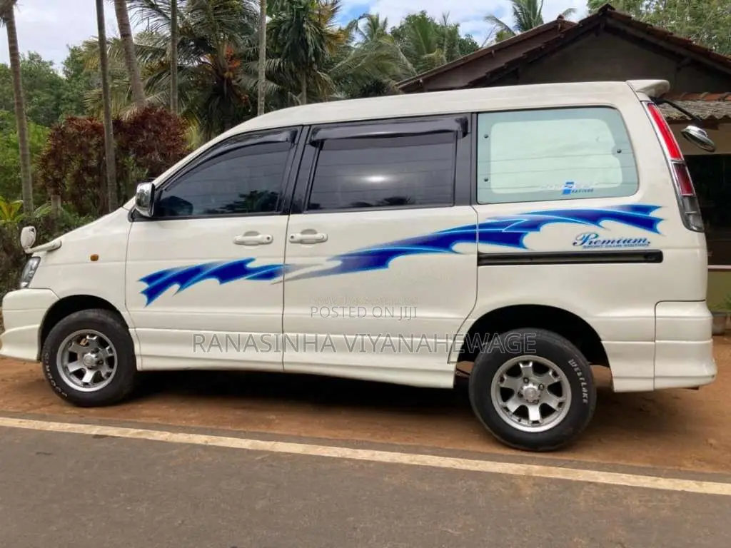 Toyota Noah 2001 Van (Used)