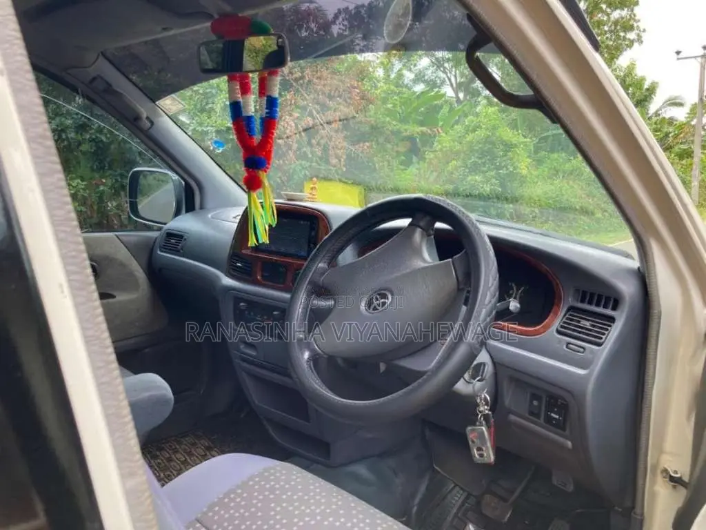 Toyota Noah 2001 Van (Used)