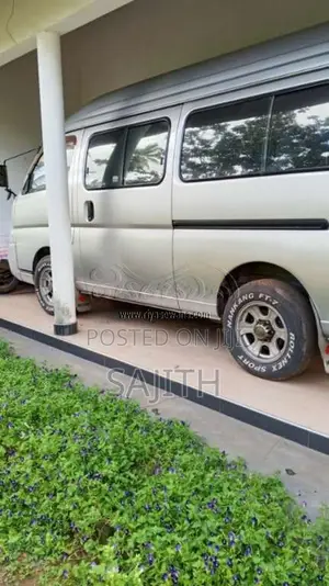 Nissan E25 2003 Van (Used)