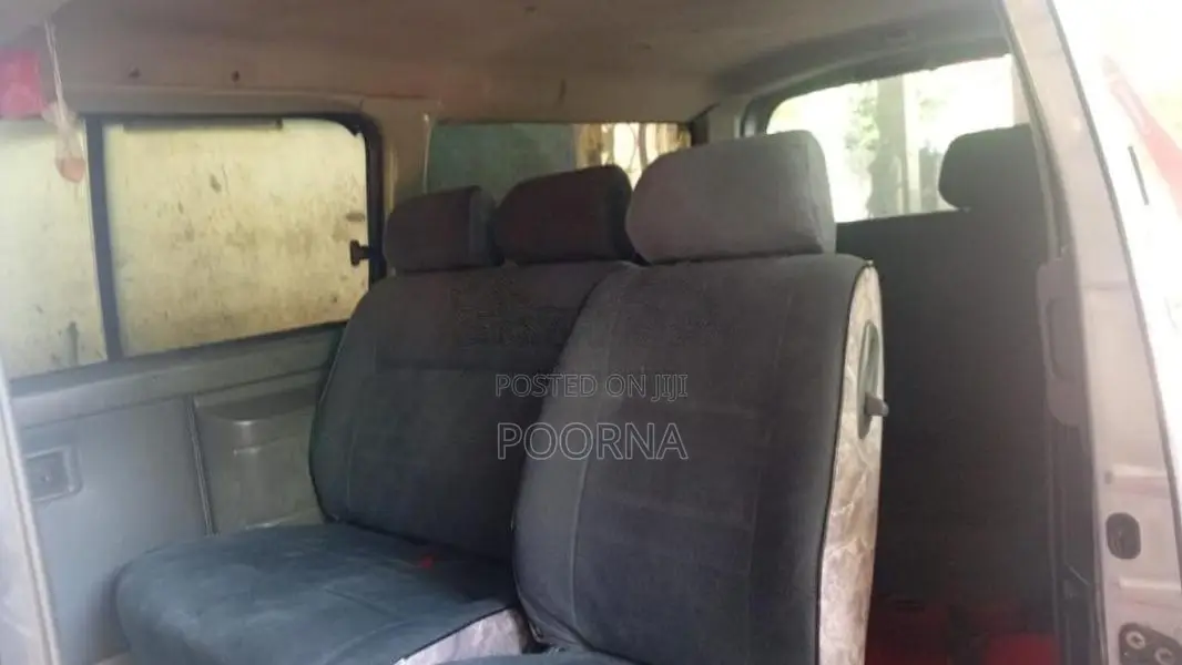 Nissan E25 2004 Van (Used)