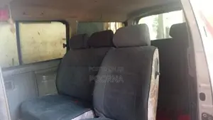 Nissan E25 2004 Van (Used)