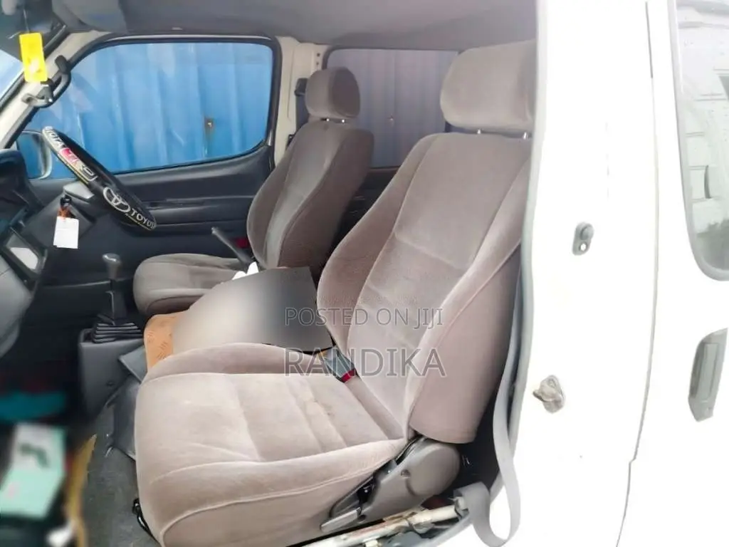Toyota Dolphin 1994 Van (Used)