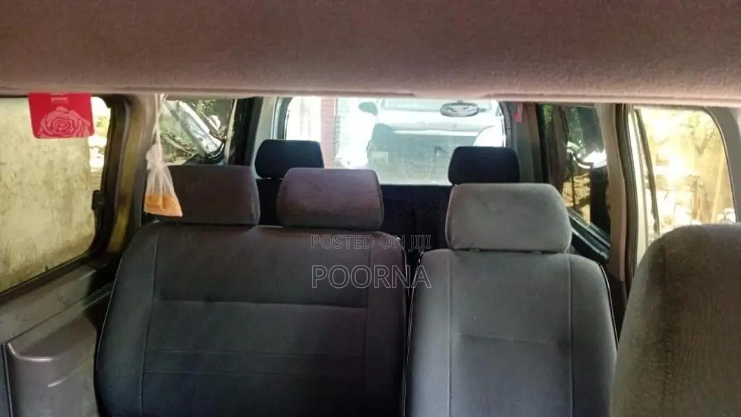 Nissan E25 2004 Van (Used)
