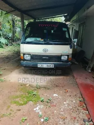 Toyota HIACE 1984 Van (Used)