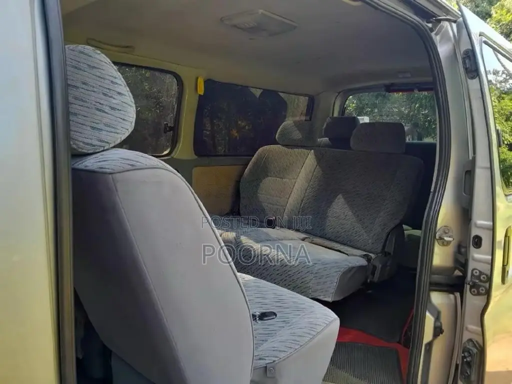 Nissan E25 2004 Van (Used)