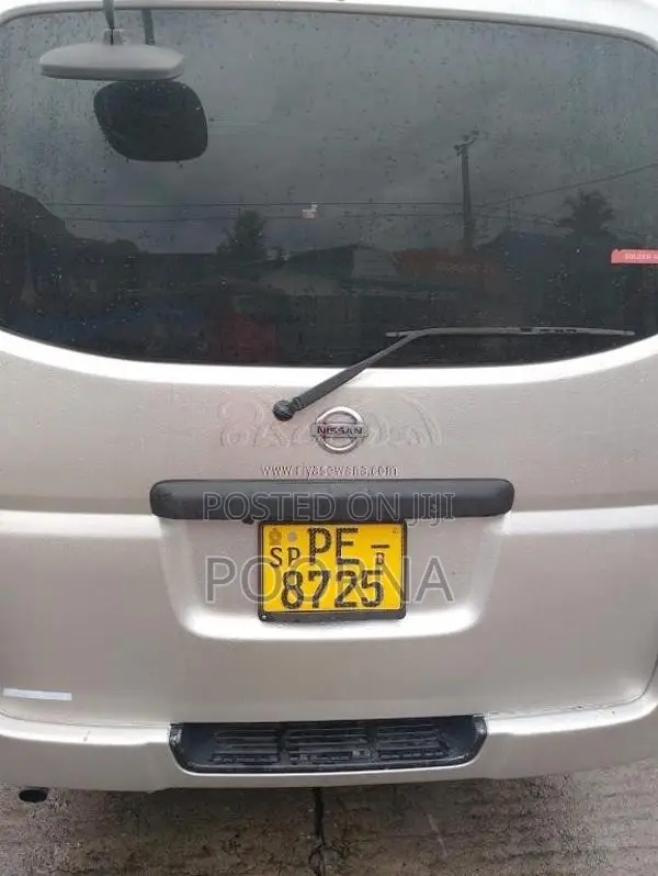 Nissan E25 2004 Van (Used)