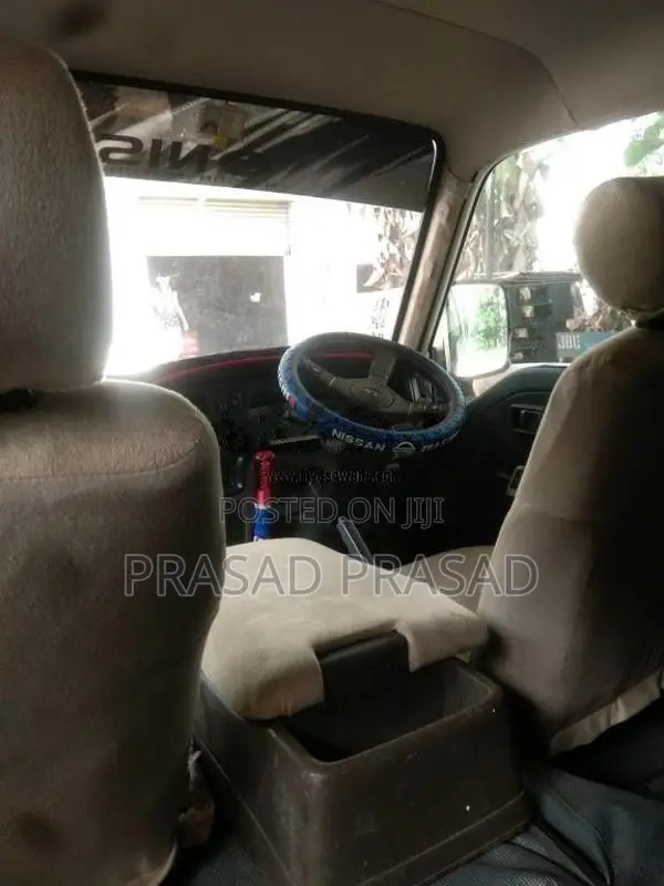 Nissan Caravan 2003 Van (Used)