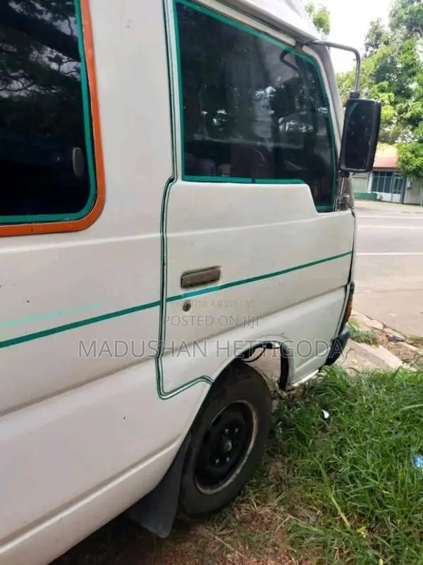 Nissan Caravan 1987 Van (Used)