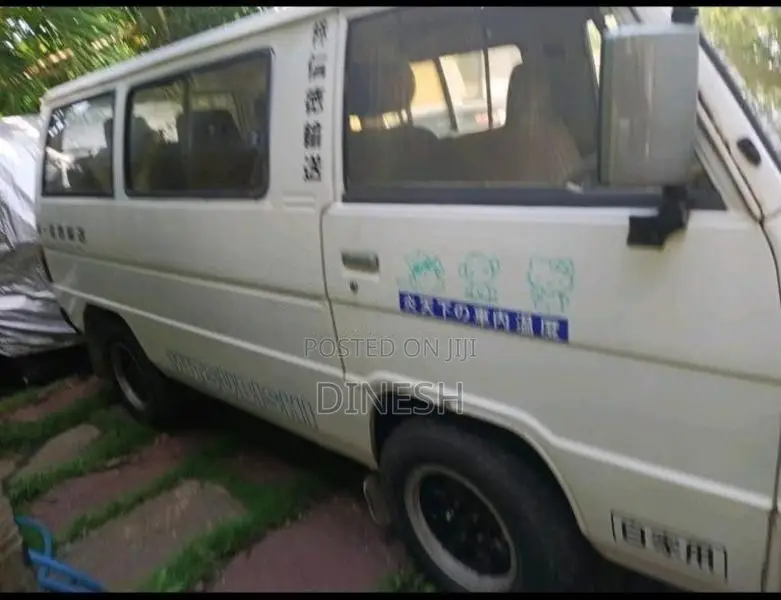 Mitsubishi L300 1985 Van (Used)