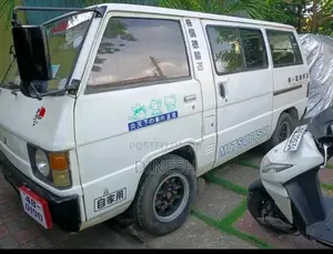 Mitsubishi L300 1985 Van (Used)