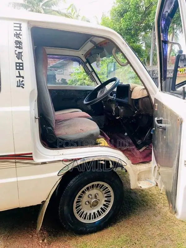 Toyota LH30 1985 Van (Used)