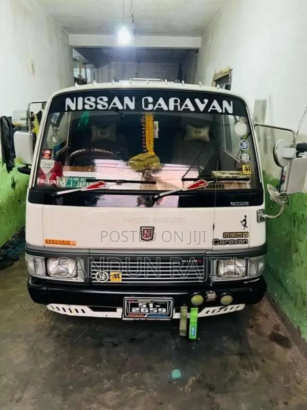 Nissan Caravan 1985 Van (Used)