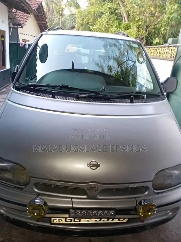 Nissan Serena 2001 Van (Used)