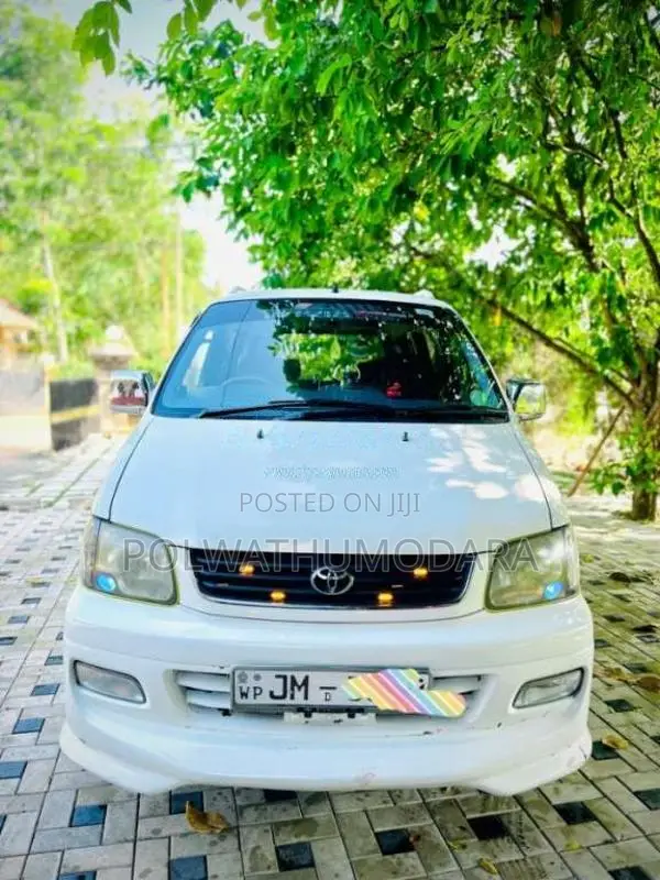 Toyota Noah 2000 Van (Used)