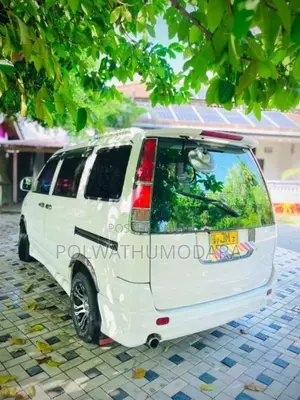 Toyota Noah 2000 Van (Used)
