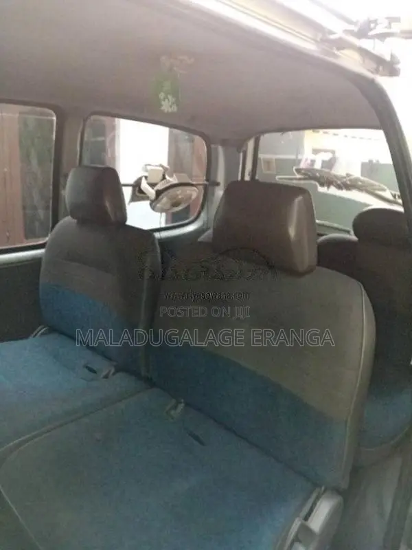 Nissan Serena 2001 Van (Used)